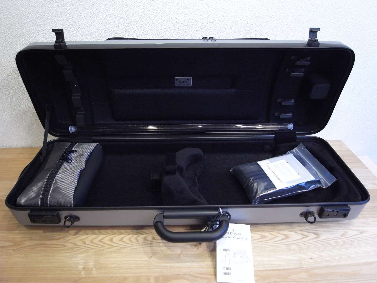 画像: ＢＡＭ ハイテック・バイオリンケース（シルバー）楽譜ポケット小付き２．２Ｋｇ BAM Hightech violin case 2011XLS Silver