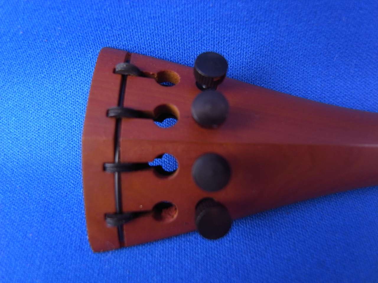 画像: バイオリン用アジャスター組込テールピース ツゲ（ボックスウッド）材 ヒルモデル ブラック ドイツ製