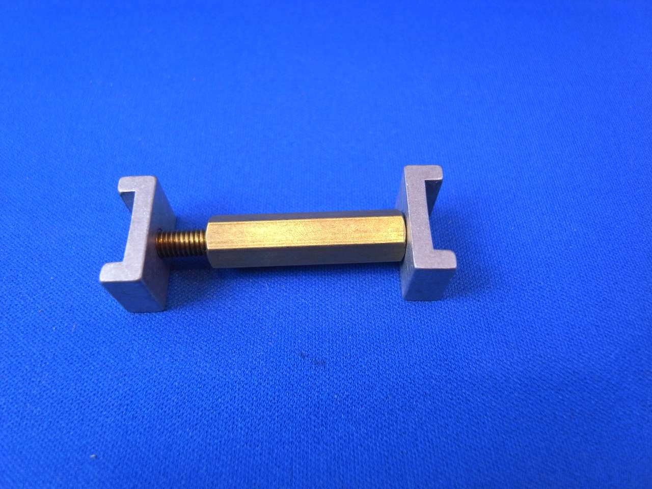 画像1: 駒足スプレッダ・チェロ用（アメリカ製） Cello Bridge Foot Spreader(Adjuster)