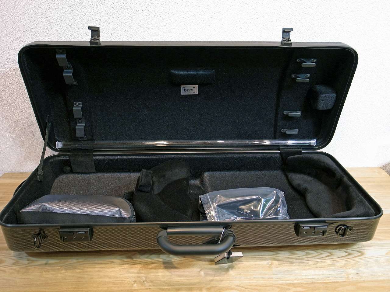 画像: ＢＡＭ ハイテック・ビオラケース（カーボンブラック）２．４Ｋｇ BAM Hightech Viola case 2201XLC / Carbon Black