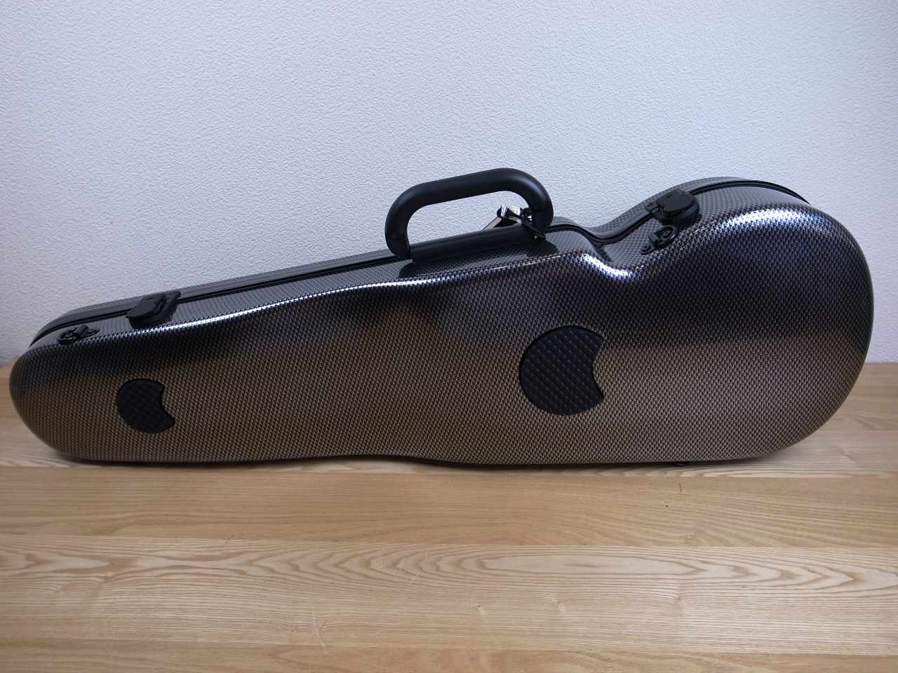 画像: ＢＡＭハイテック・コンツアード・バイオリンケース（シルバー・カーボン）１．５Ｋｇ（フォルメ） BAM Hitech Contoured violin case 2002XLSC / SILVER CARBON