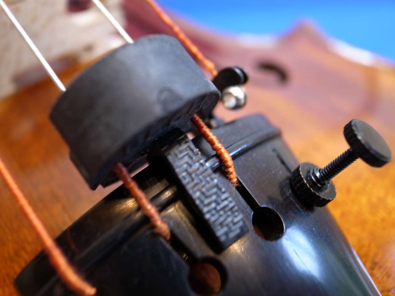 画像: バイオリン・ビオラミュート　トルテ磁石吸着型 / Bech Magnetic Violin/Viola Mute